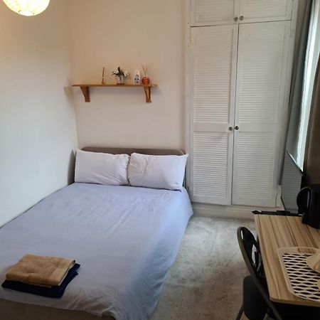 A Private & Beautiful Bedroom With Shared Bathroom In The Heart Of Bournemouth Exterior photo